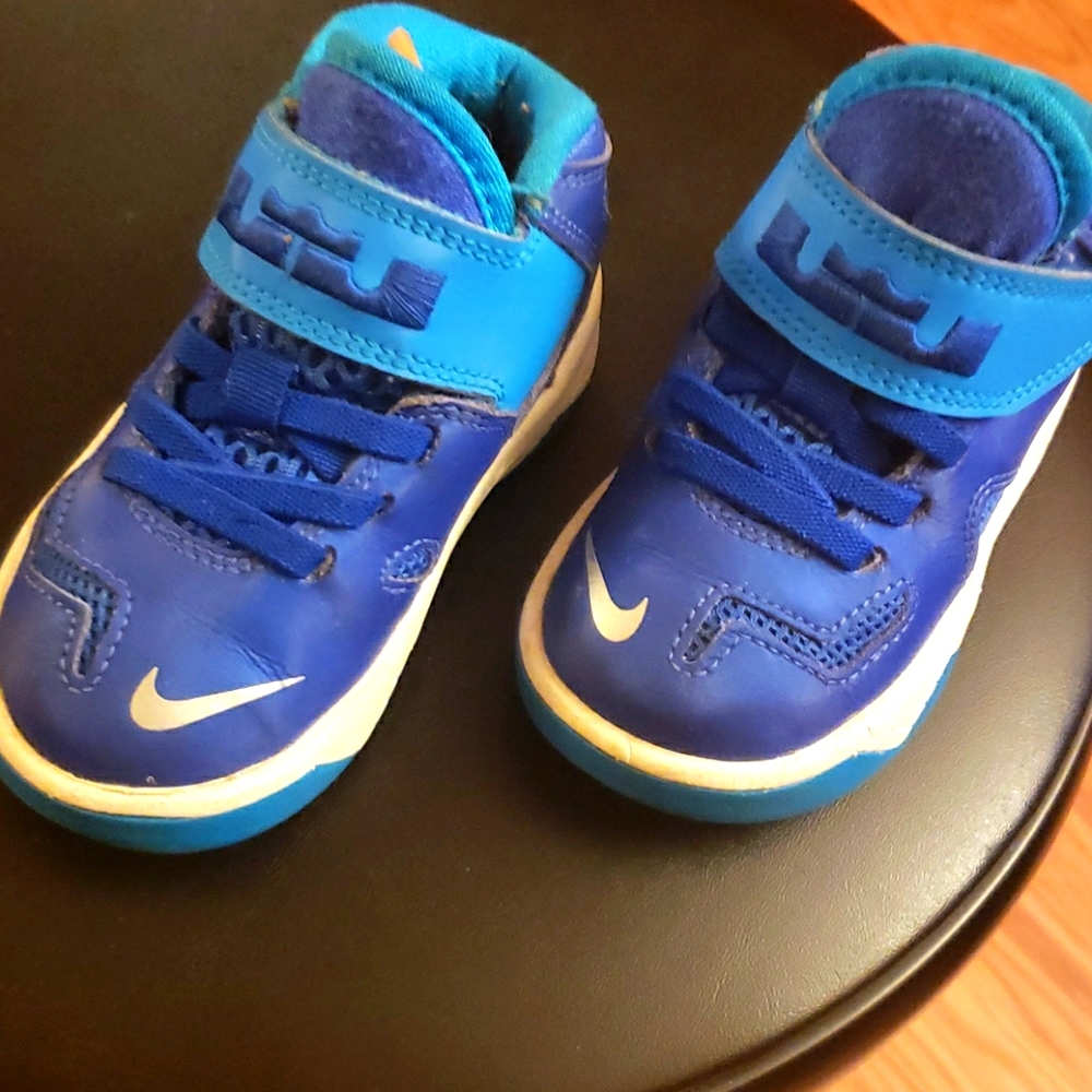 Lebron James nike solider 7